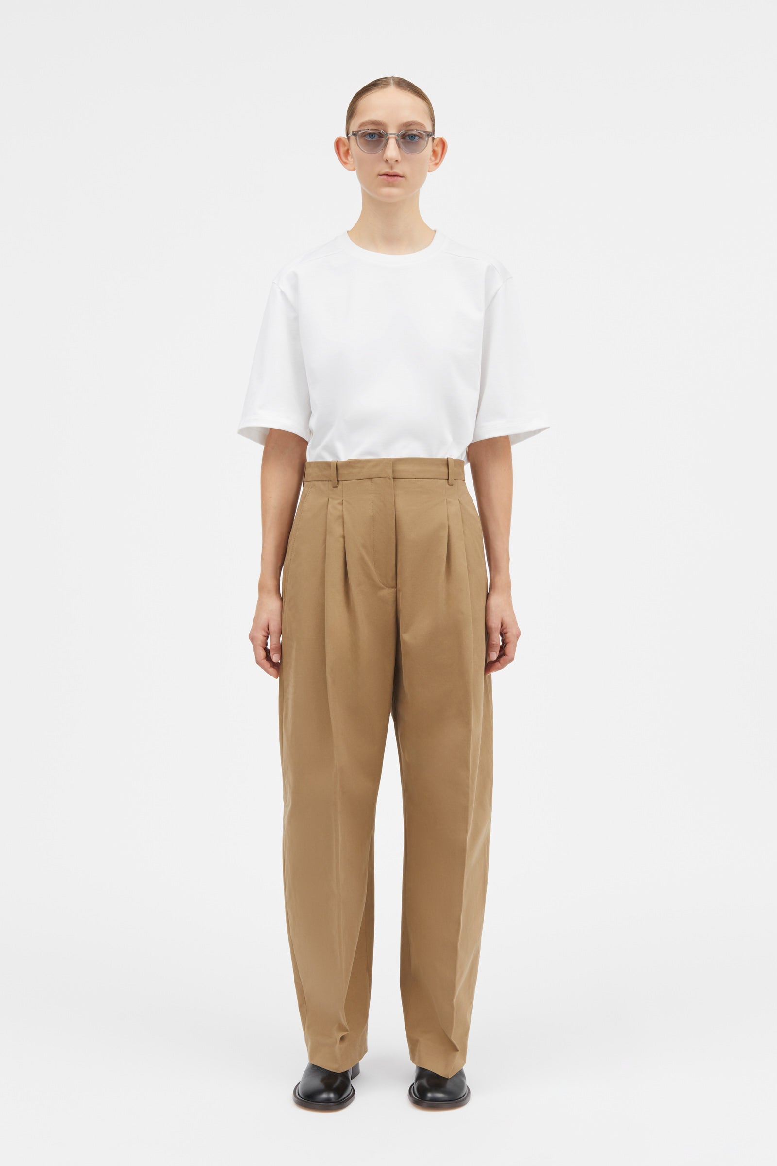 ボトムスその他 MKDT STUDIO Pinola-atelier pleated fabric ivory trousers Pre Fall 25 – MKDT STUDIO